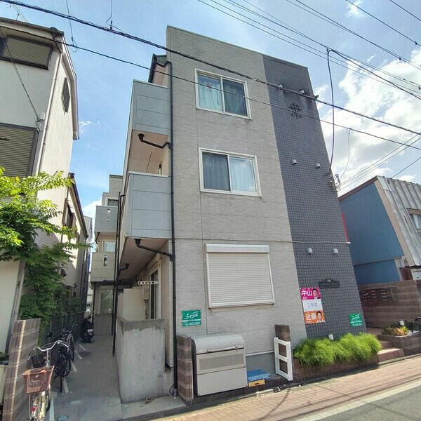 グランシャレー島根Ⅲのエントランス