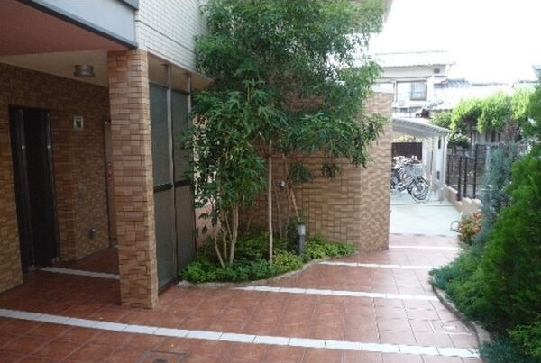  スコルピアス　板付小学校区のエントランス