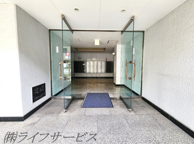 【エントランス】 | シャトー新大阪 | エントランス