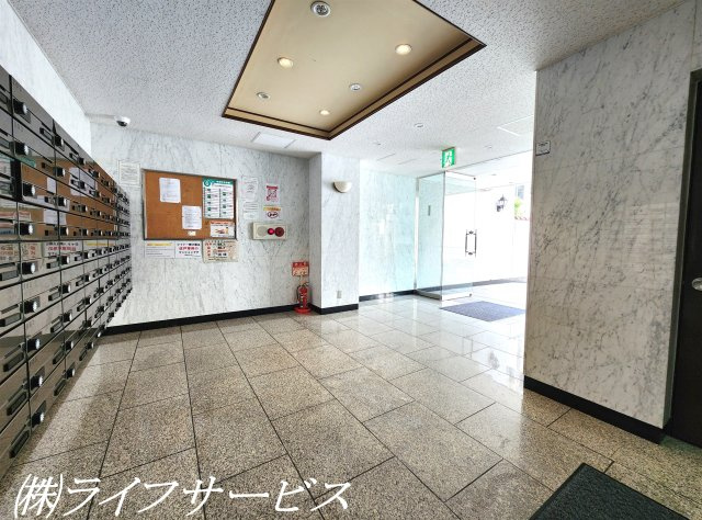 【エントランス】 | シャトー新大阪 | エントランスホール