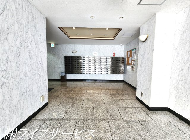 【エントランス】 | シャトー新大阪 | エントランスホール