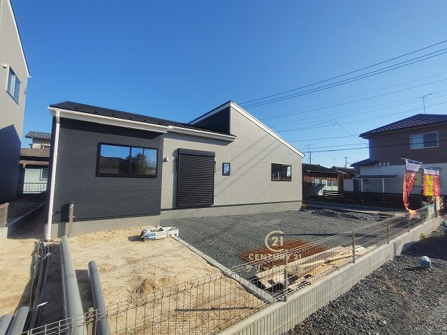 リーブルガーデン  小美玉市羽刈　第5　1の駐車場|駐車場は十分なスペース。ご家族それぞれが車をご所有の場合や、来客の際も安心です。
内覧可能です。ご予約はHPから、またお電話でもお気軽にどうぞ。