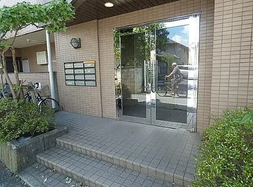 グランフィール稲毛のエントランス