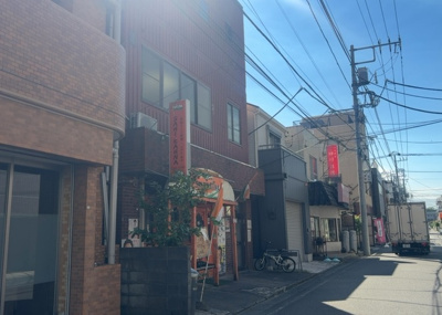 【外観】 | 佐溝ビル | 土地の前の道路に消火栓が設置されていることがあります。この場合、道路交通法第45条第1項により、駐車禁止の場所が指定されています。そのため、車庫などの駐車スペースをつくることができない場合があります。