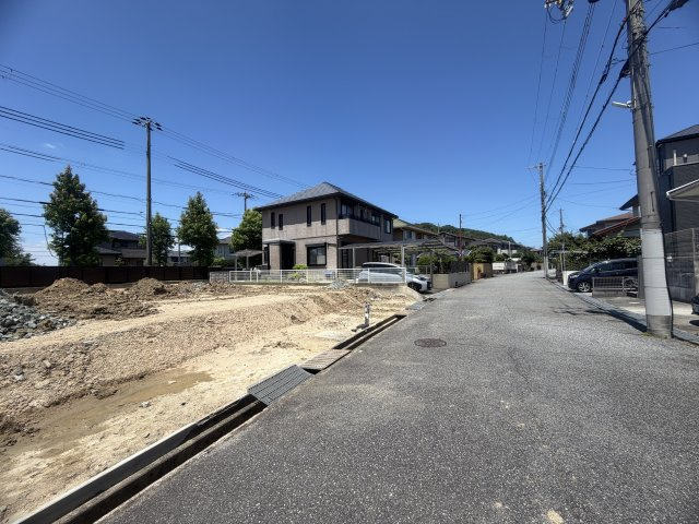 神戸市西区春日台2丁目新築戸建1号棟の前面道路含む現地写真