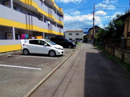 エル・クリノキの駐車場