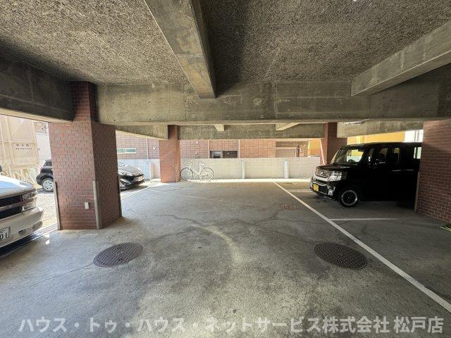 ビラ松濤の駐車場