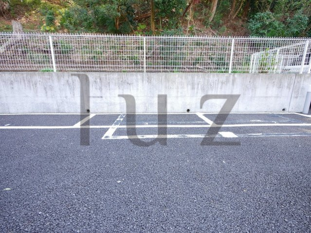フルールの駐車場