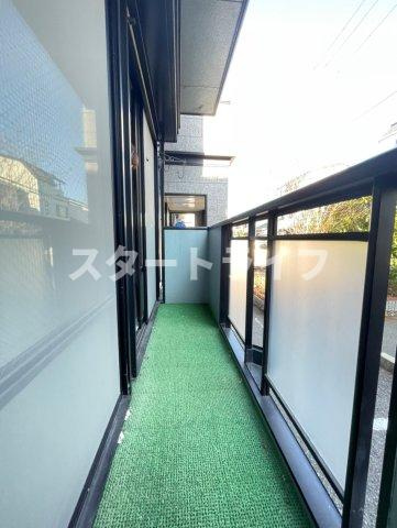 大阪市東淀川区西淡路３丁目のアパートのバルコニー