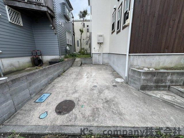 ◎藤沢市鵠沼海岸5丁目　中古戸建の駐車場|お車は1台駐車可能♪