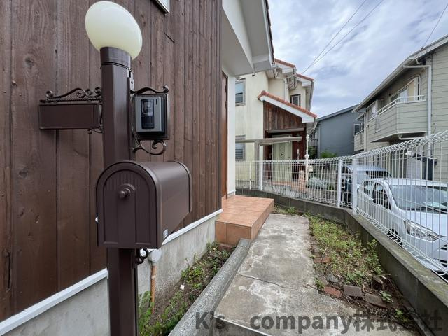 ◎藤沢市鵠沼海岸5丁目　中古戸建の外観|玄関ポスト置き場♪