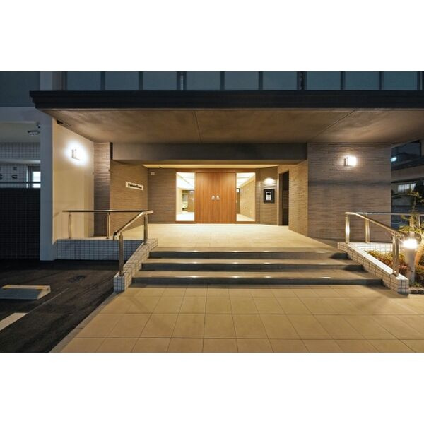  ポワッソン　ルージュ　板付小学校区のエントランス|ポワッソン　ルージュ