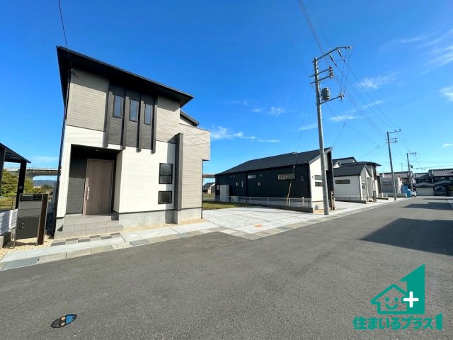 ●31(土)1(日)現地説明会！　磯城郡田原本町黒田　全4邸の前面道路含む現地写真|周辺は閑静な住宅街！前面道路広々で車の出し入れも便利です。駐車が苦手な方でも安心して車庫入れできます！