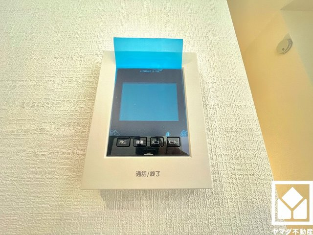 尼崎市大庄北５丁目の防犯設備|突然の来訪時にも防犯面で心強いモニター付きインターホンを設置。お留守番中のお子様も、室内からスムーズに相手の確認ができます。