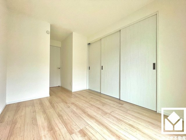 尼崎市大庄北５丁目の洋室|約5.56帖の1階洋室です。約8.62帖の1階洋室とは続き間になっており、一体でのご利用も可能です。