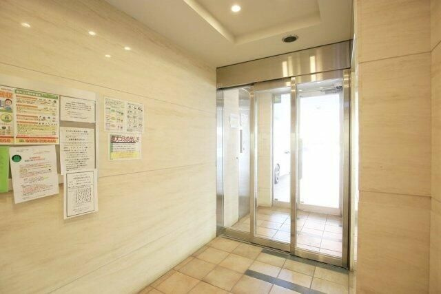 府中市清水が丘１丁目の賃貸マンションのエントランス