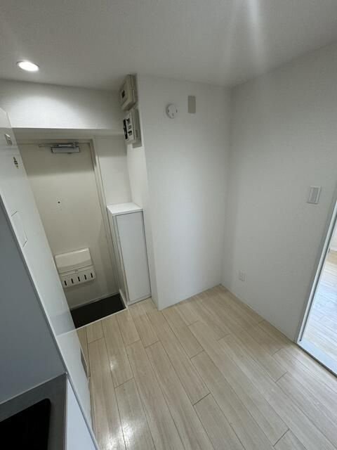 相模原市南区上鶴間本町４丁目の賃貸マンションの玄関