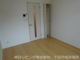 【洋室】 | 洋室約6.03帖