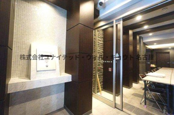 名古屋市中区丸の内１丁目の賃貸マンションのエントランス
