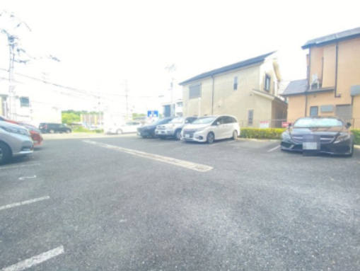 グリーンヒルズ高槻の駐車場