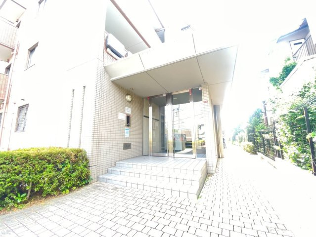 グリーンヒルズ高槻のエントランス