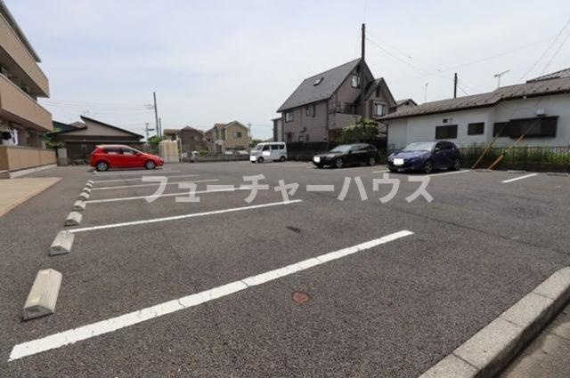 スクエアコートの駐車場