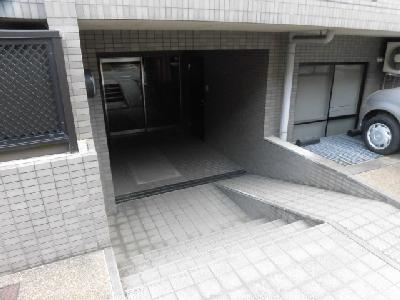 アビタ御所南のエントランス