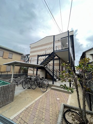 レオパレスドリーム甲東園の外観