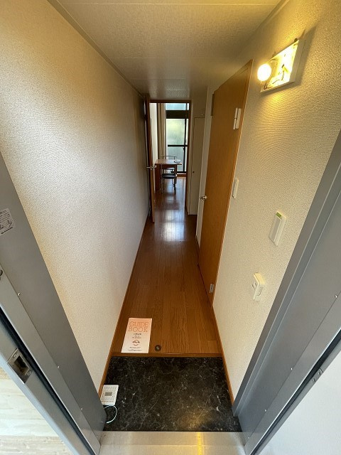 レオパレスドリーム甲東園の玄関