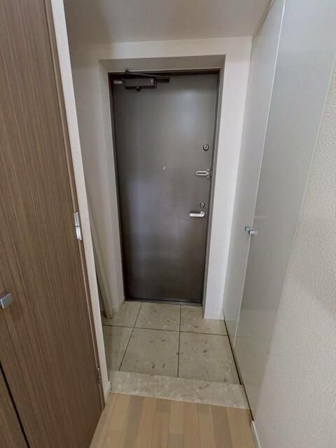 ヴィレッジハウス幕張本郷の玄関