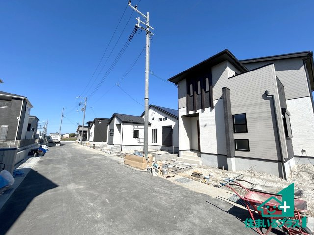 ●磯城郡田原本町黒田　新築一戸建ての前面道路含む現地写真|駅やスーパー、小学校・中学校等日常生活に欠かせない情報や道のりもご紹介いたしますのでお気軽にご相談ください。