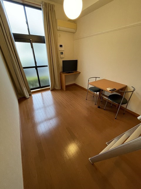 レオパレス苦楽園の居間・リビング