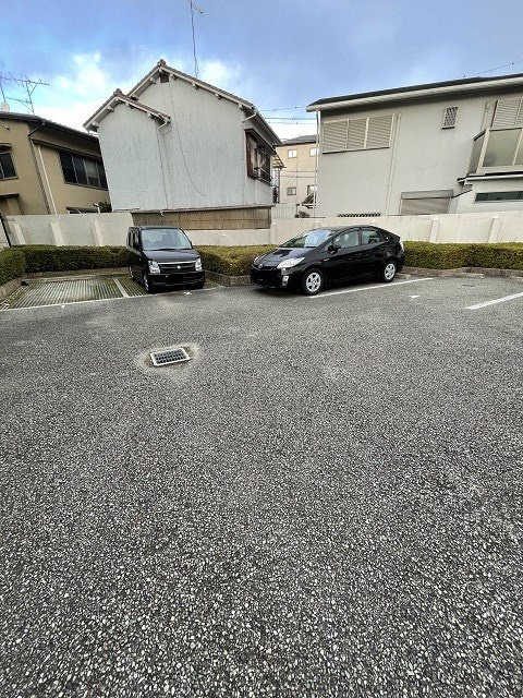 レオパレス苦楽園の駐車場
