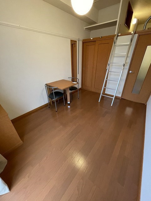 レオパレス苦楽園の居間・リビング
