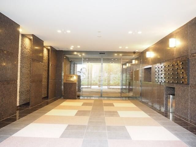 ルーブル大島参番館のロビー