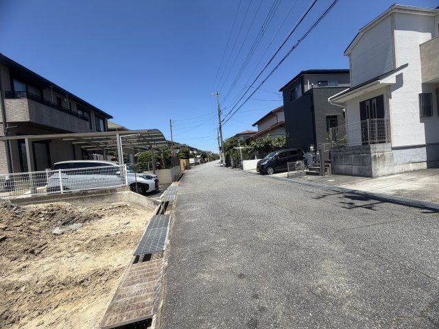 神戸市西区春日台2丁目新築戸建2号棟の前面道路含む現地写真