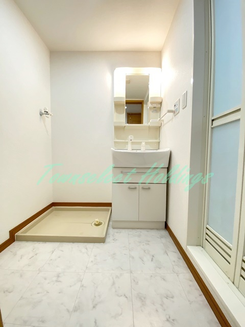 藤沢市円行１丁目の賃貸マンションの洗面所|明るい洗面所です
