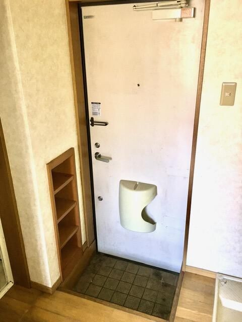 リバーハイツの玄関