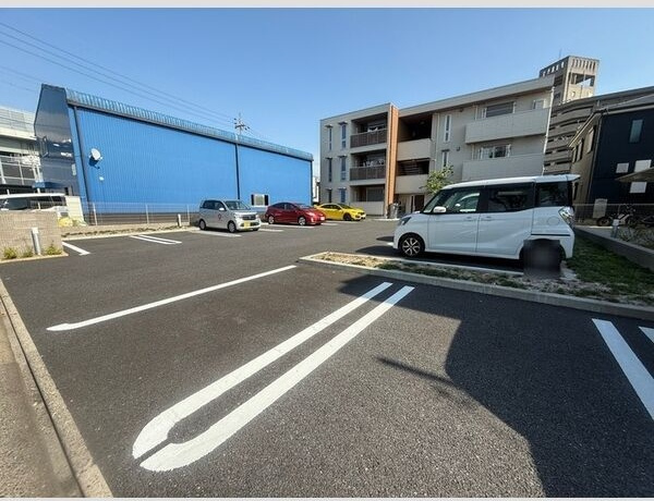 クオレアス乗江の駐車場