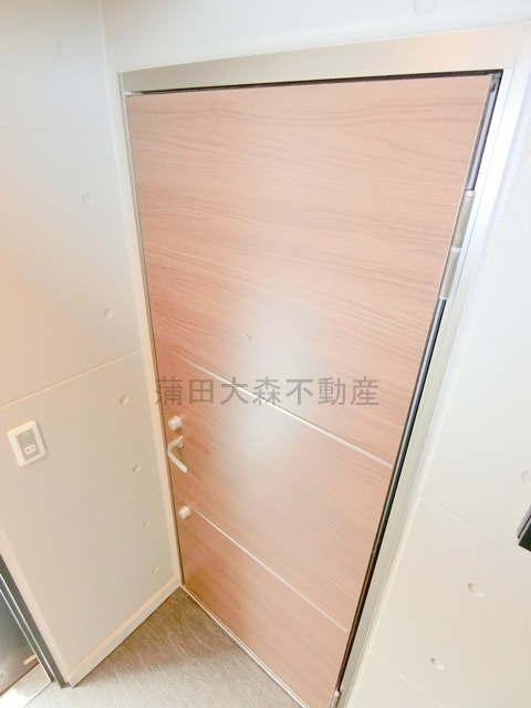 address HONHANEDA(アドレスホンハネダの玄関