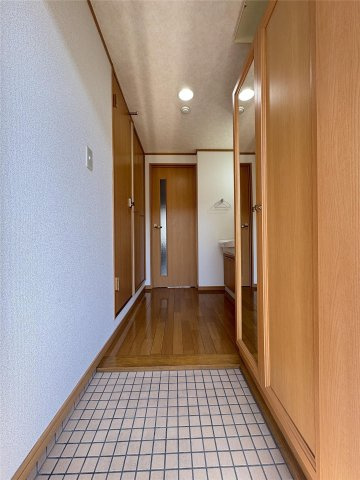 ウイングス7番館の玄関