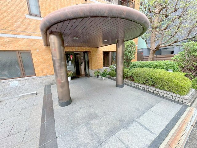 ダイアパレス新大阪のエントランス