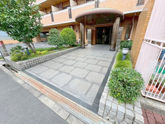 ダイアパレス新大阪のエントランス