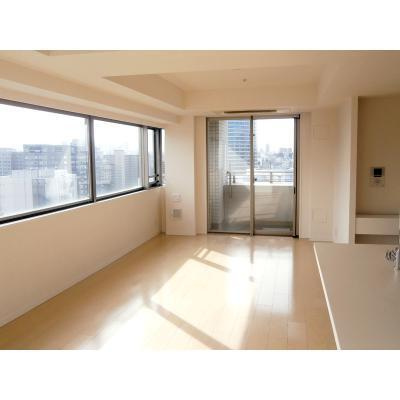 パークキューブ春日安藤坂の居間・リビング