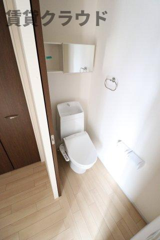 （仮称）市原市五井西新築アパートのトイレ|収納もある玄関です