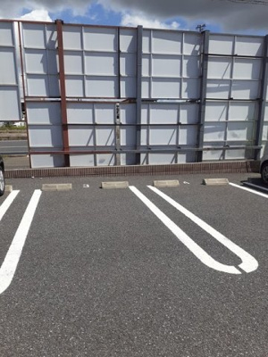 【駐車場】 | ミュリエル | カースペースがあります
