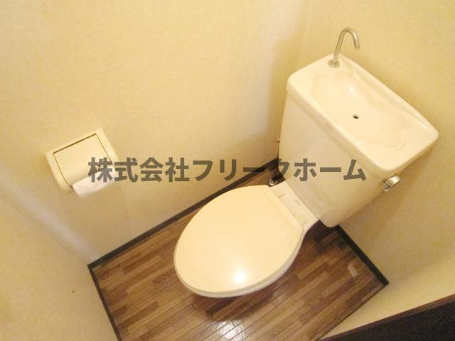 三鷹市井口１丁目のアパートのトイレ