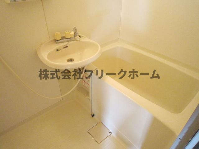 三鷹市井口１丁目のアパートの浴室