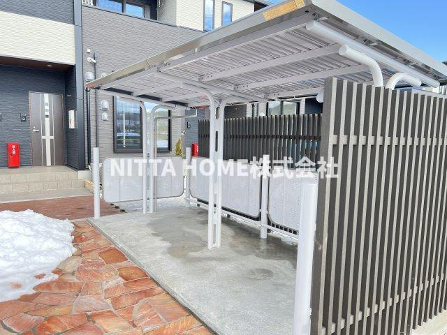 綾部市渕垣町森ケ井戸のアパートの駐車場|屋根付きの駐輪場は無料です◎