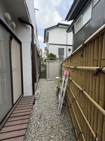 【現地画像あり】綾瀬市寺尾北3丁目　中古戸建　45.94坪の庭|倉庫もおけるスペースあり◎